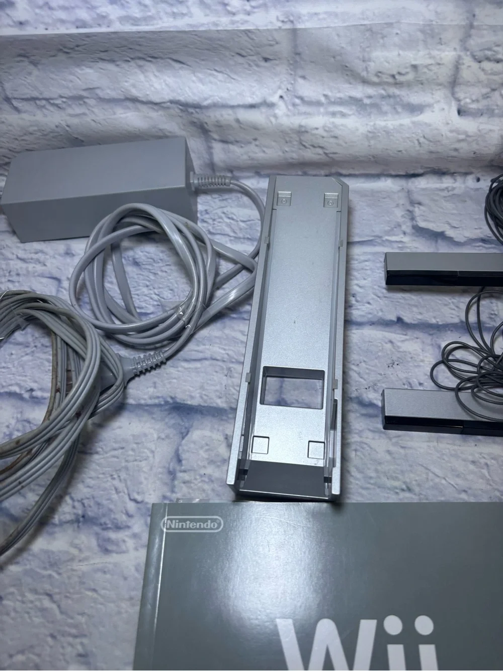 Nintendo Wii Bundle (RVL-001) White 2 Controllers & 3 Nunchucks & 2 Sensors Read